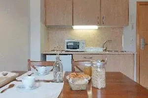 La Serrera Apartamentos 卡尼略